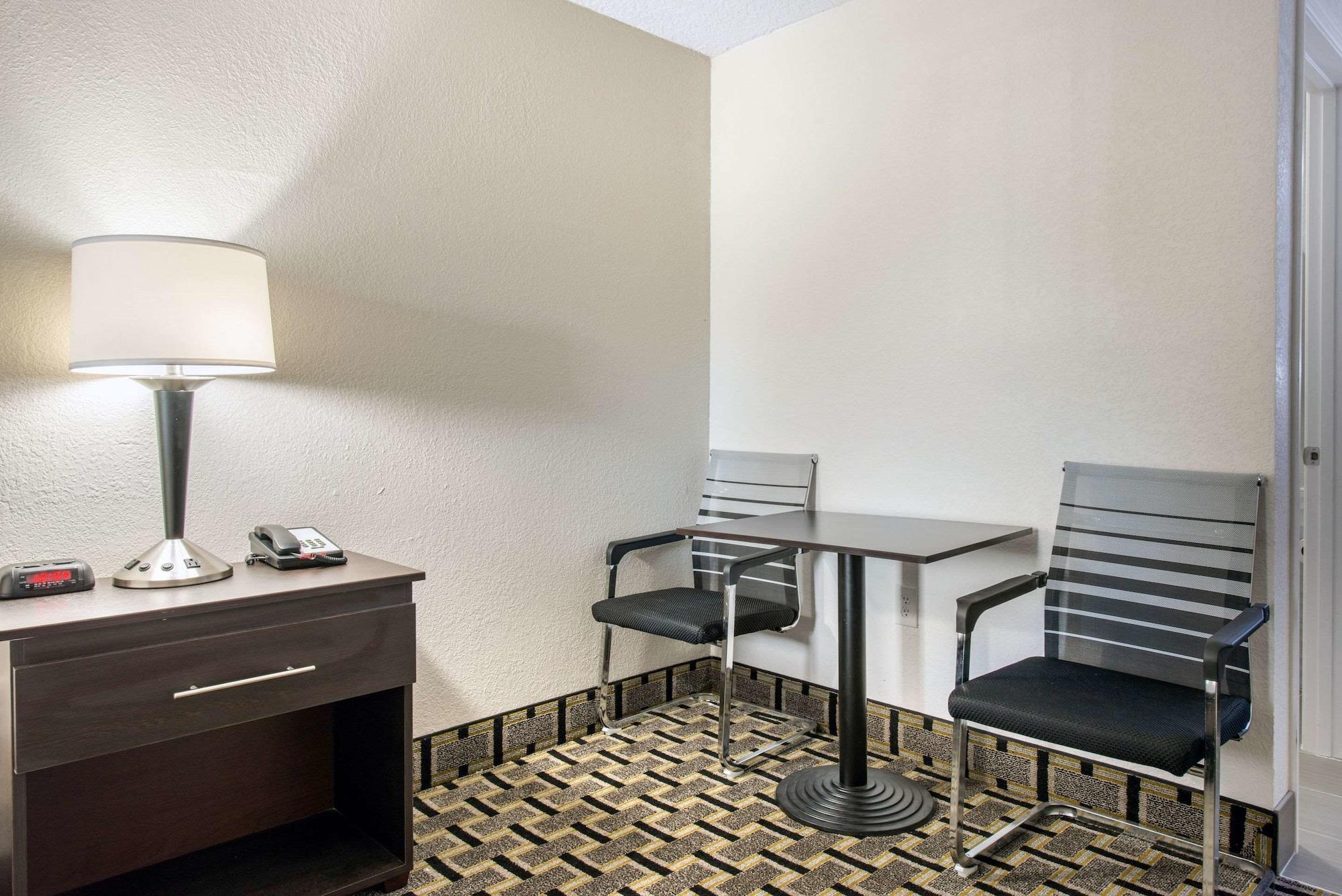 Clarion Inn & Suites Kissimmee-Lake Buena Vista South Ngoại thất bức ảnh