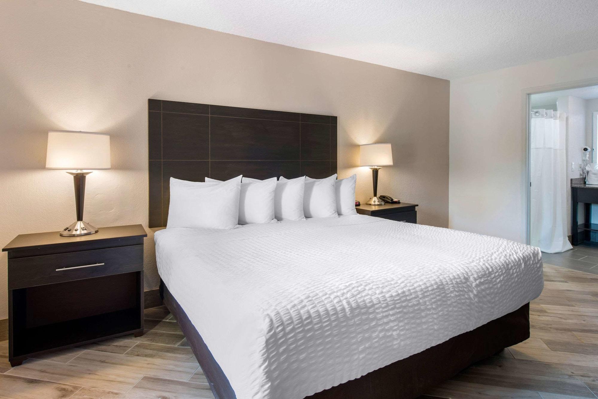 Clarion Inn & Suites Kissimmee-Lake Buena Vista South Ngoại thất bức ảnh