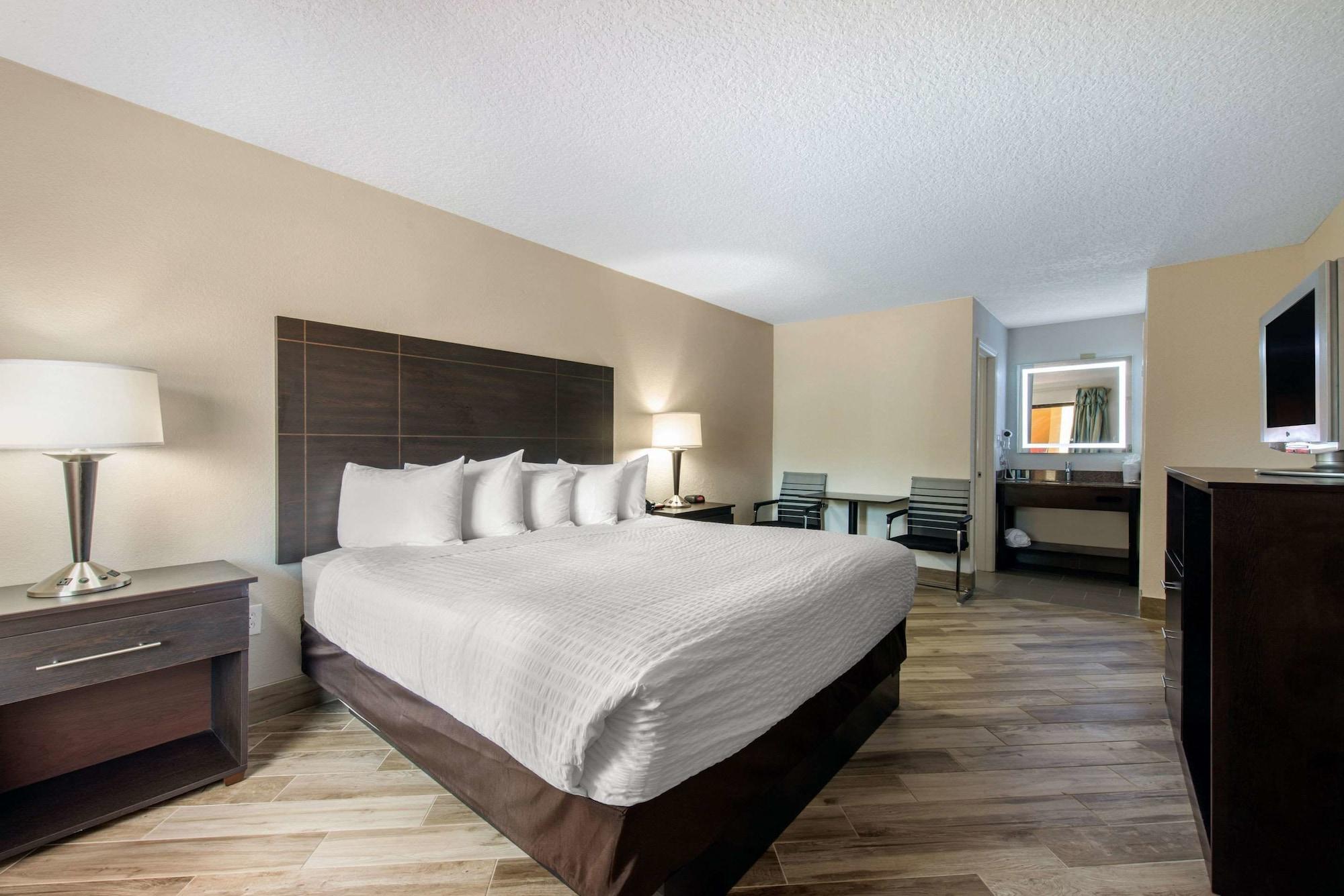 Clarion Inn & Suites Kissimmee-Lake Buena Vista South Ngoại thất bức ảnh