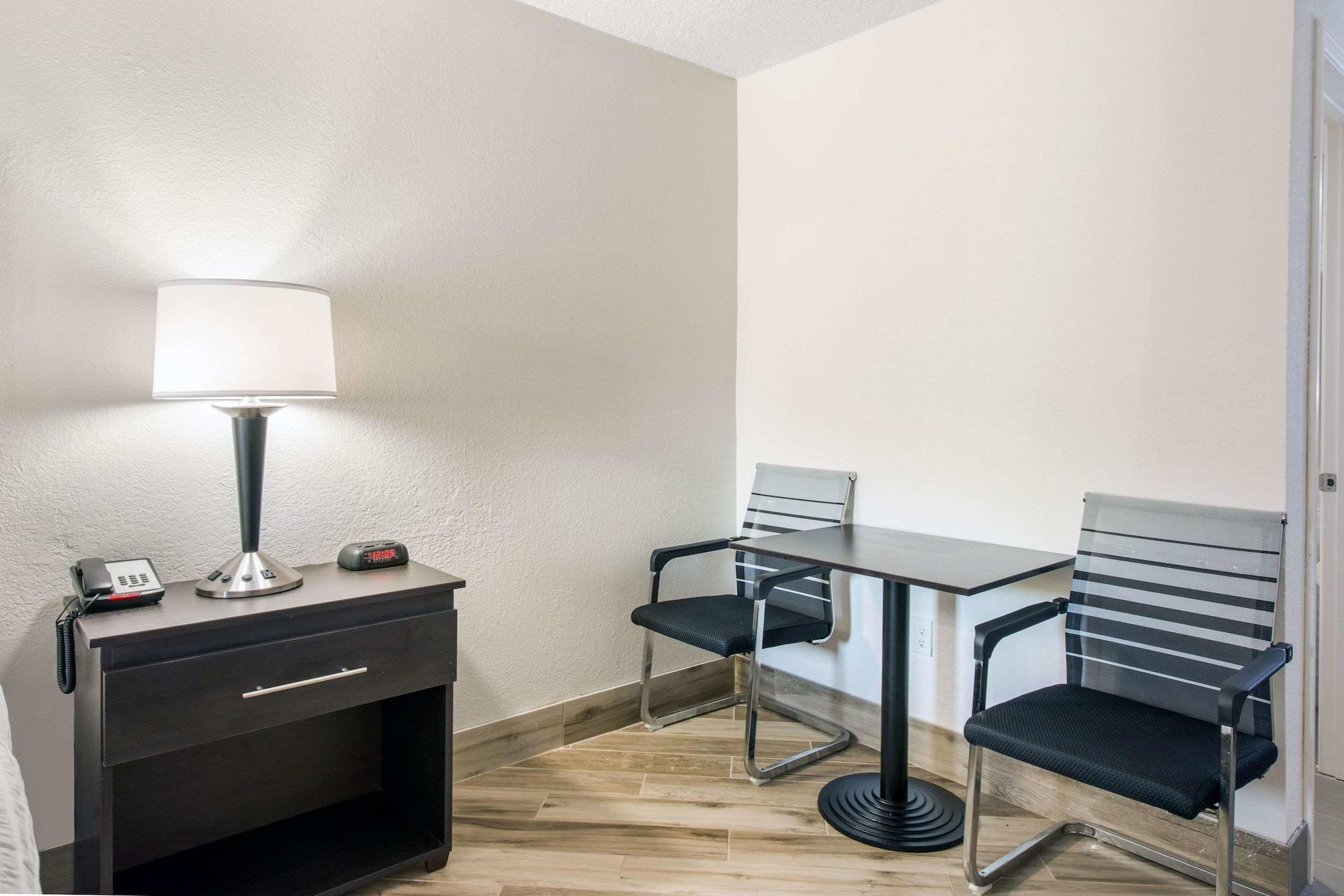 Clarion Inn & Suites Kissimmee-Lake Buena Vista South Ngoại thất bức ảnh