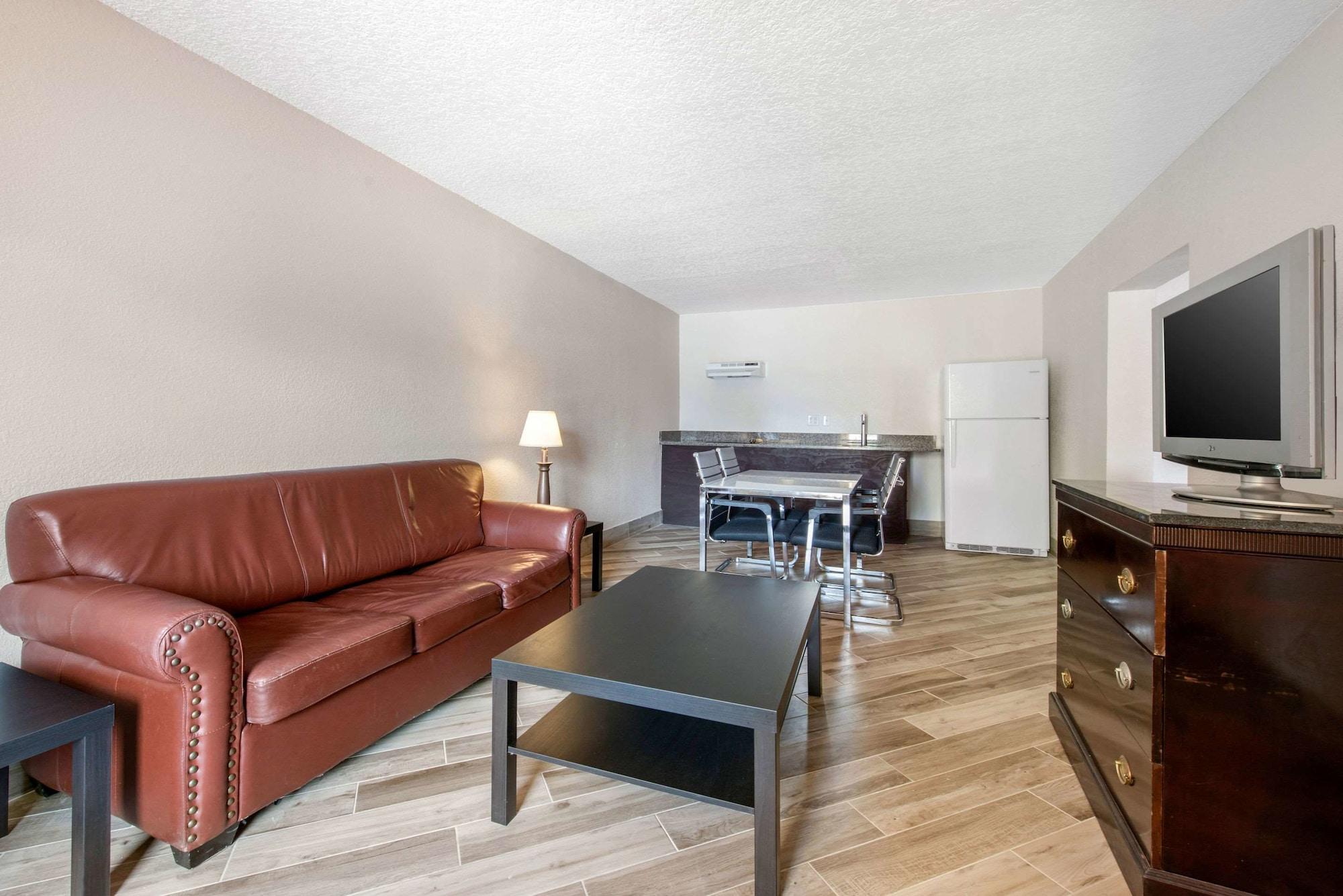 Clarion Inn & Suites Kissimmee-Lake Buena Vista South Ngoại thất bức ảnh