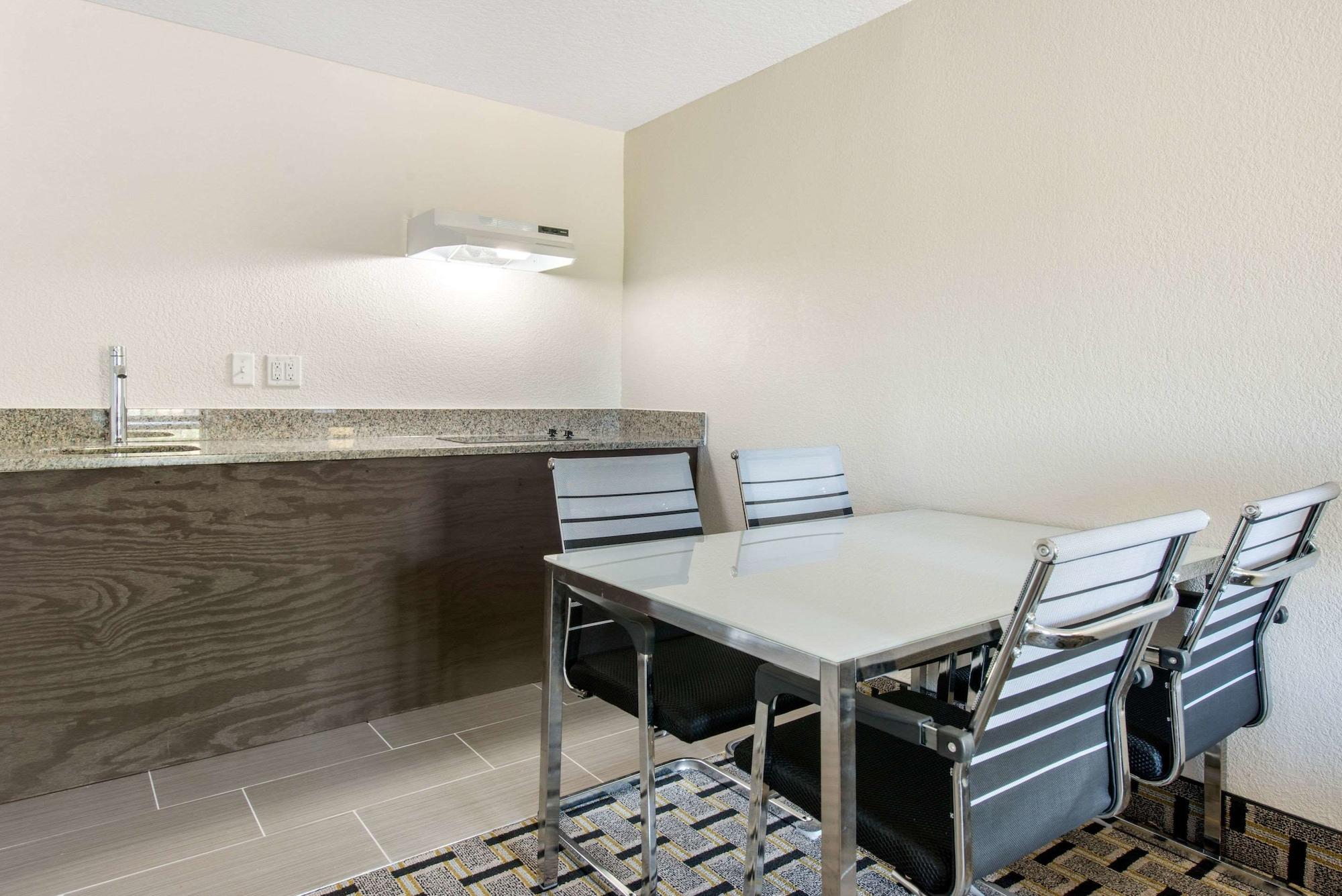Clarion Inn & Suites Kissimmee-Lake Buena Vista South Ngoại thất bức ảnh