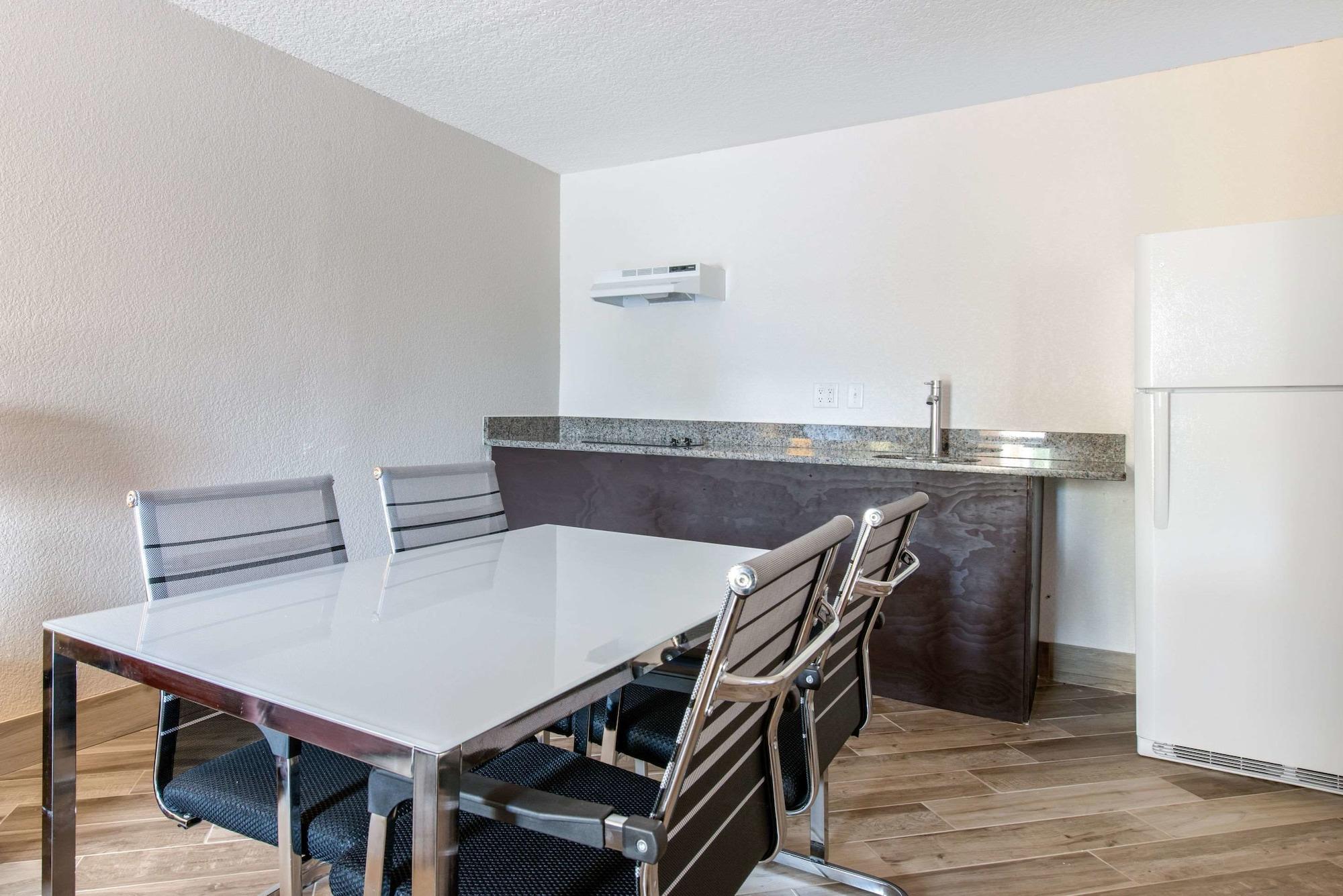 Clarion Inn & Suites Kissimmee-Lake Buena Vista South Ngoại thất bức ảnh