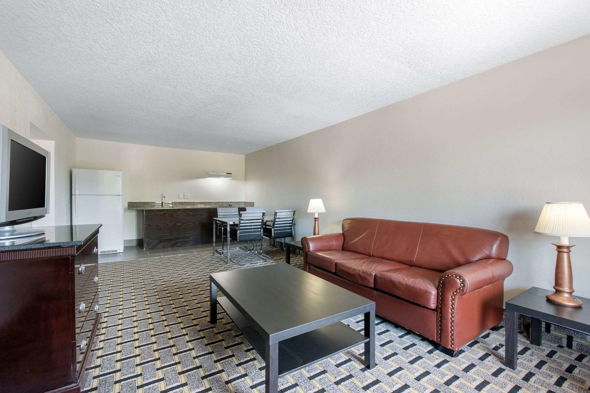 Clarion Inn & Suites Kissimmee-Lake Buena Vista South Ngoại thất bức ảnh