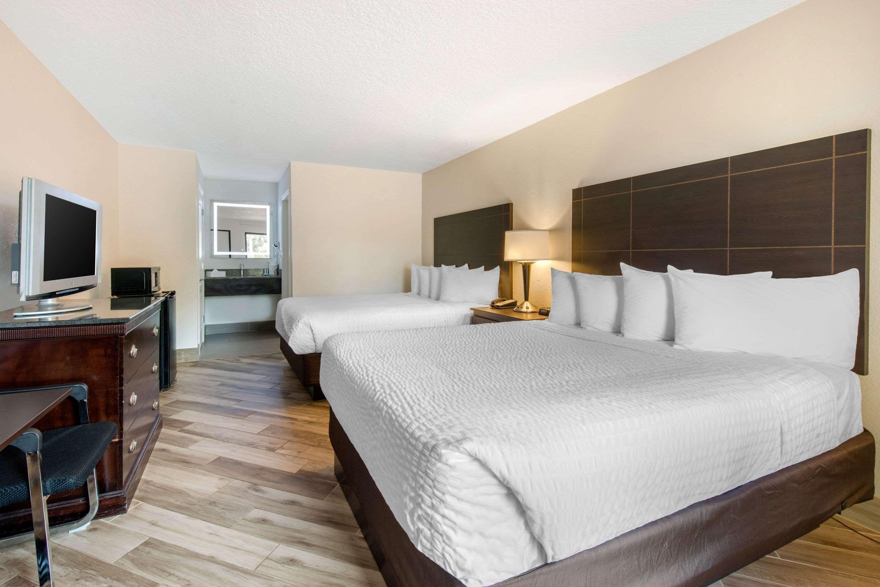 Clarion Inn & Suites Kissimmee-Lake Buena Vista South Ngoại thất bức ảnh