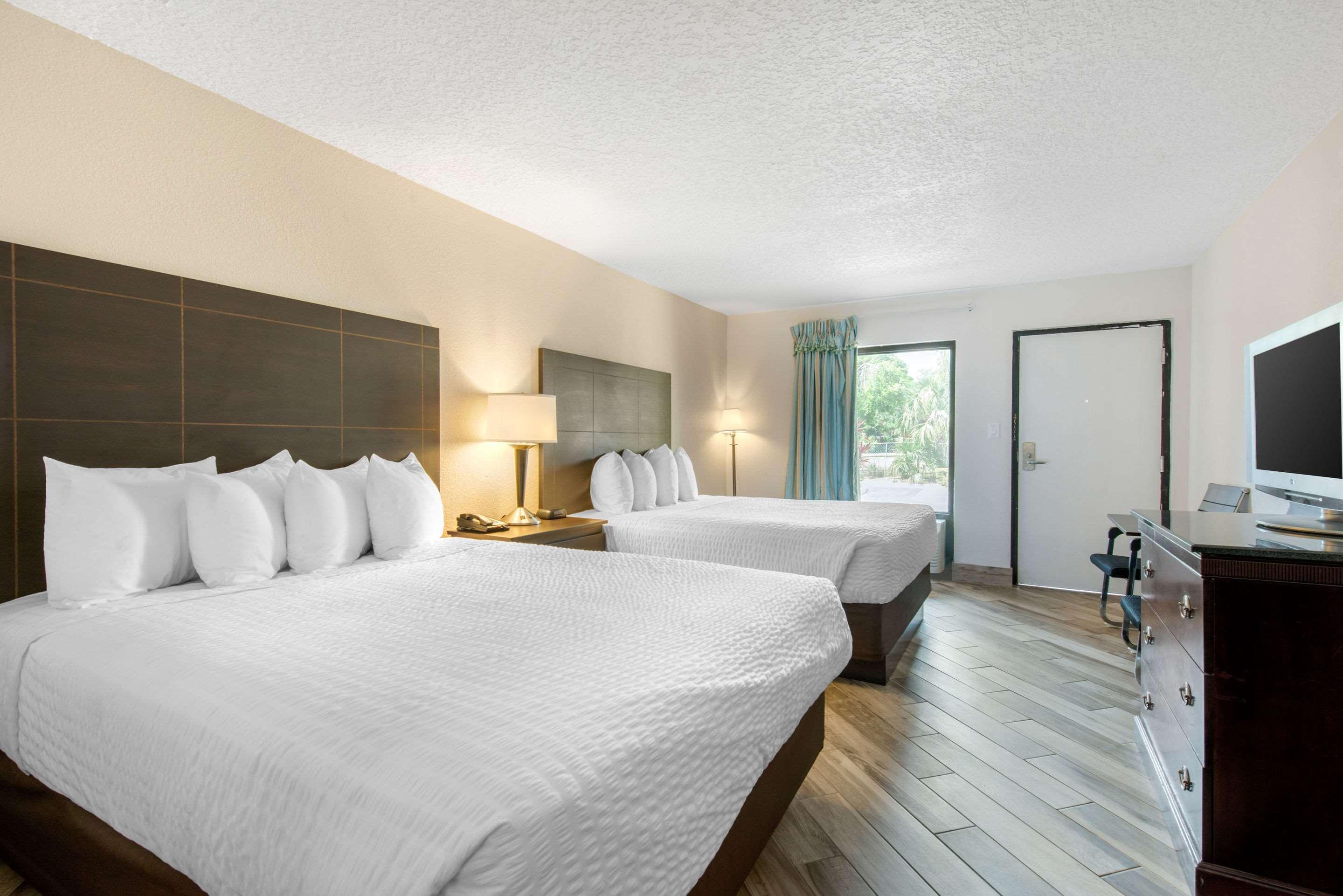 Clarion Inn & Suites Kissimmee-Lake Buena Vista South Ngoại thất bức ảnh