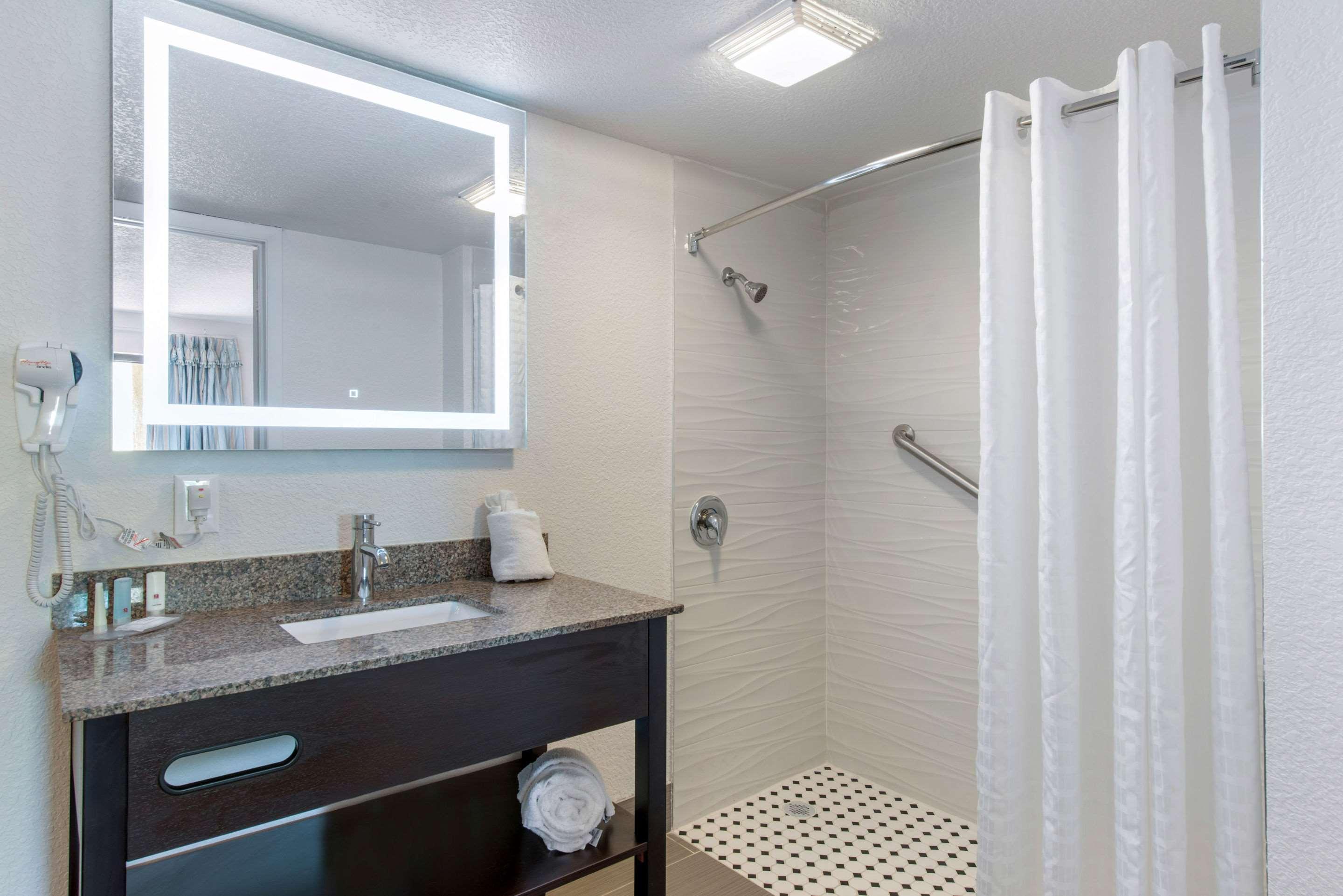 Clarion Inn & Suites Kissimmee-Lake Buena Vista South Ngoại thất bức ảnh