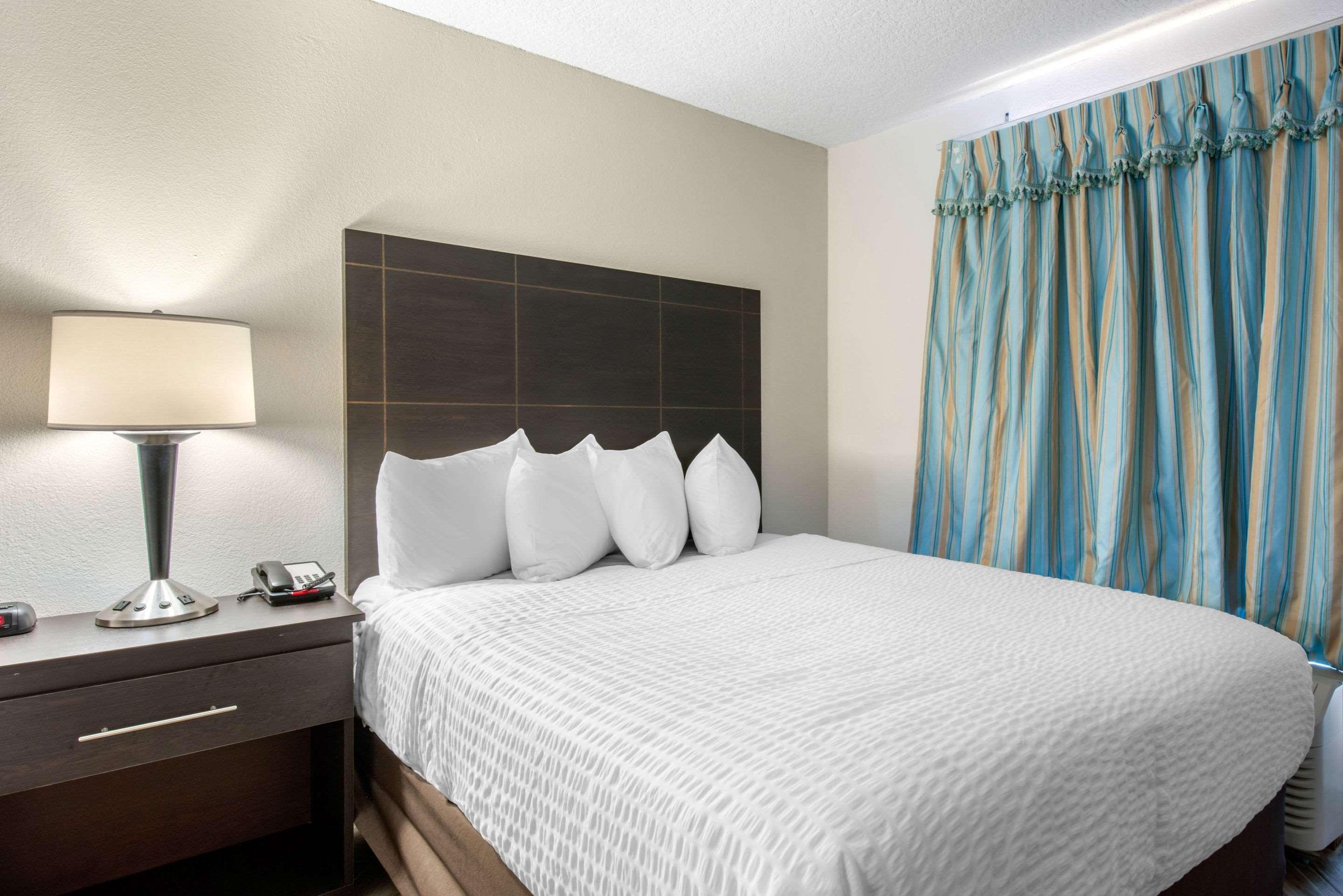 Clarion Inn & Suites Kissimmee-Lake Buena Vista South Ngoại thất bức ảnh