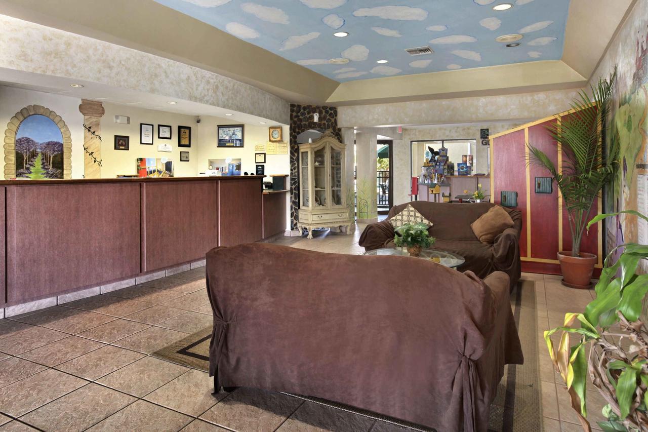 Clarion Inn & Suites Kissimmee-Lake Buena Vista South Ngoại thất bức ảnh