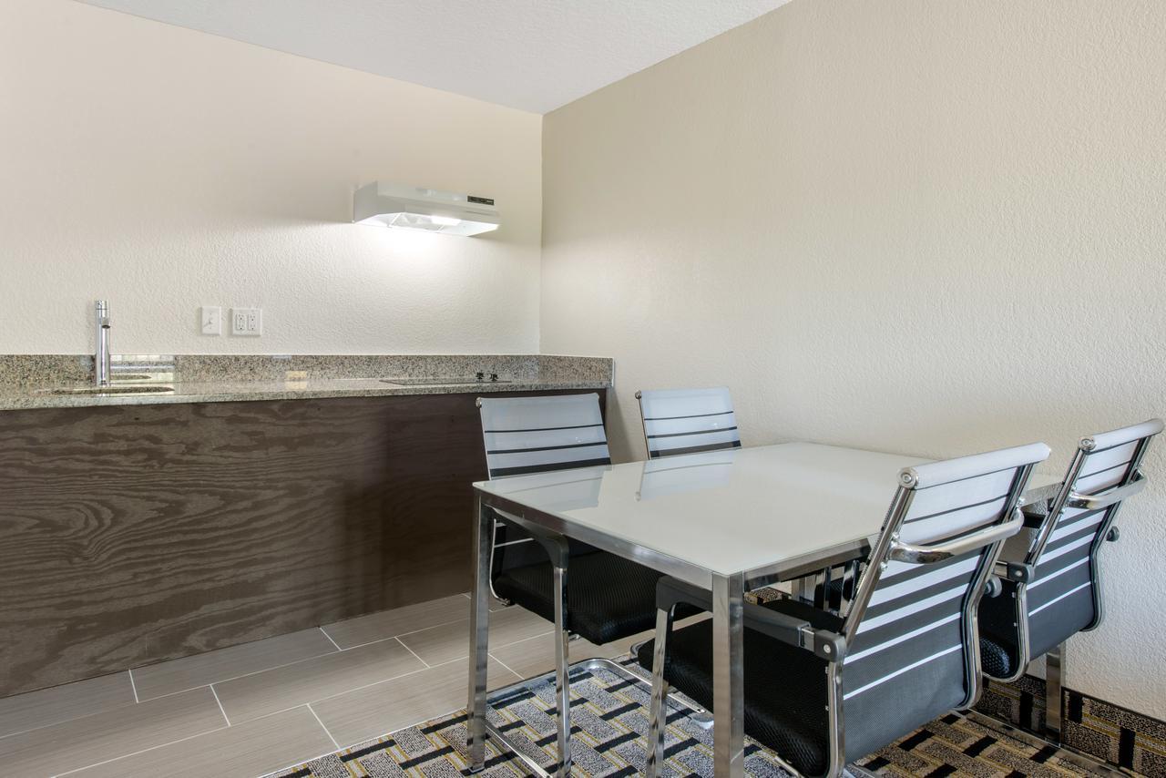 Clarion Inn & Suites Kissimmee-Lake Buena Vista South Ngoại thất bức ảnh