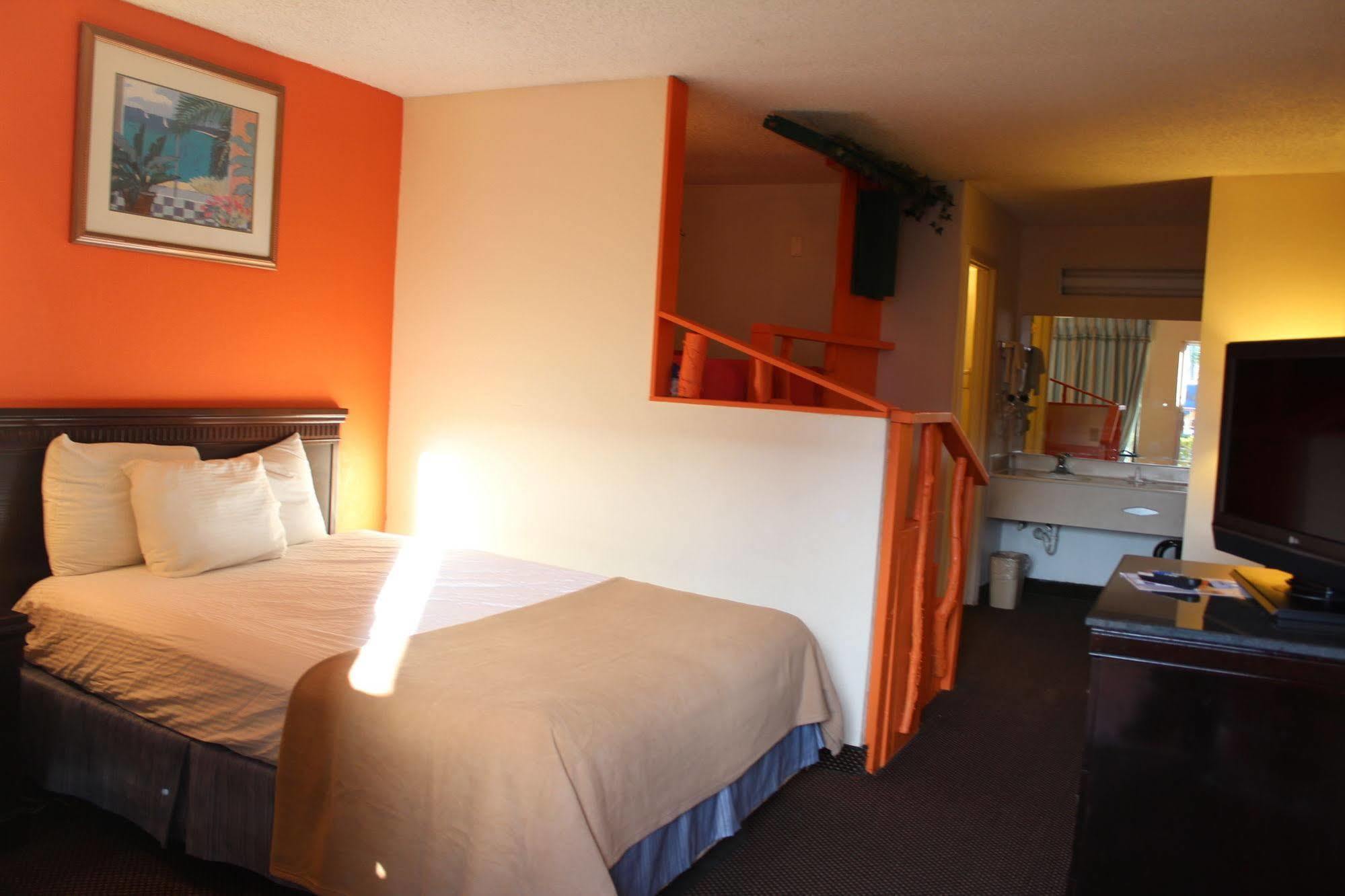 Clarion Inn & Suites Kissimmee-Lake Buena Vista South Ngoại thất bức ảnh
