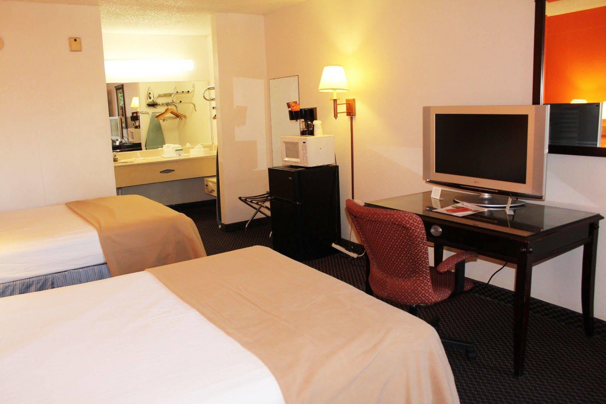 Clarion Inn & Suites Kissimmee-Lake Buena Vista South Ngoại thất bức ảnh
